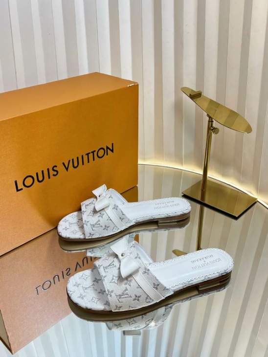 Picture of Louis Vuitton Slippers _SKULVsz35-41mnh0710543